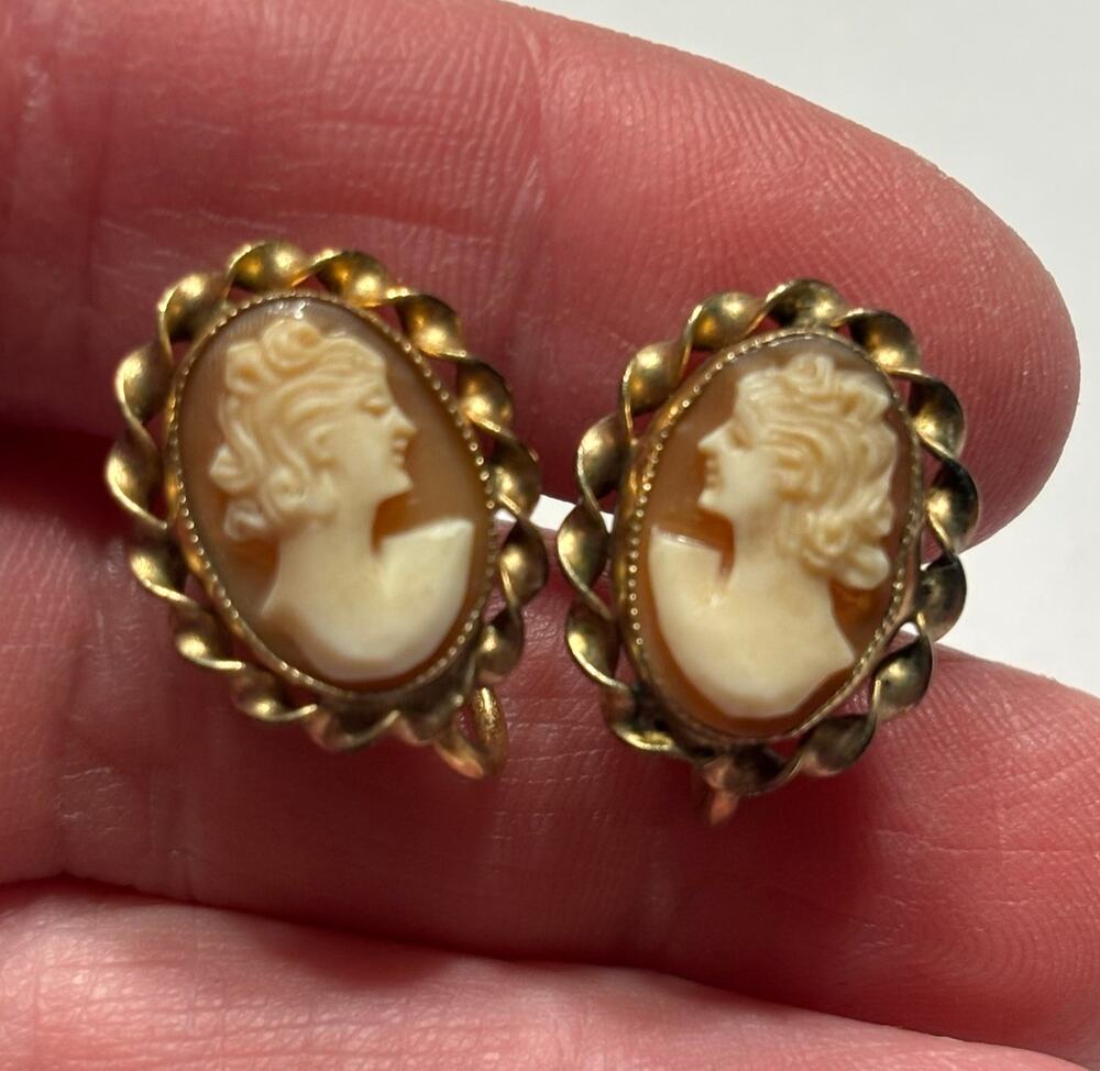 Amco gold filled carved cameo screw back earrings 1/20 12kt vintage mid century